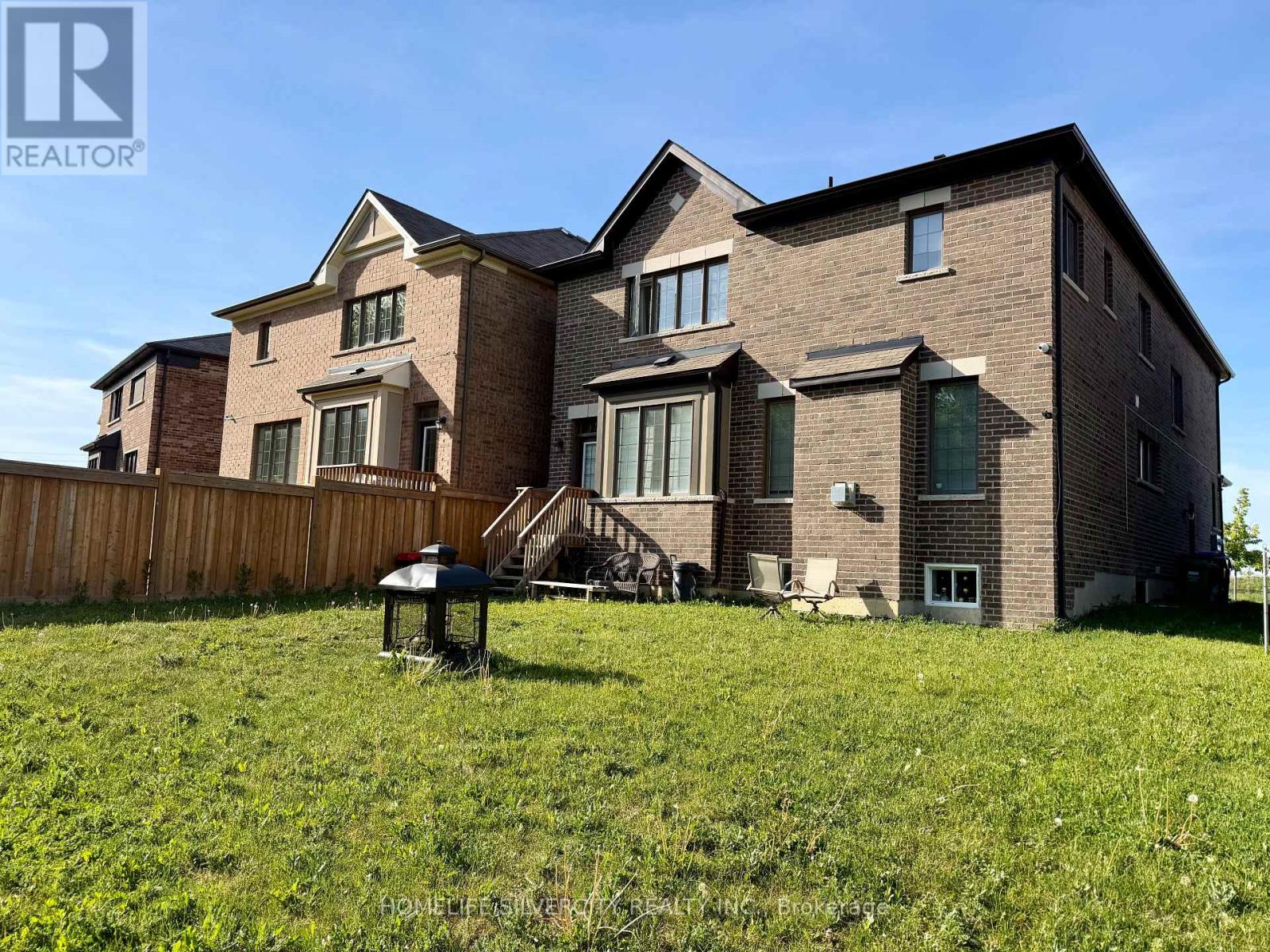 588 QUEEN MARY DRIVE - 48