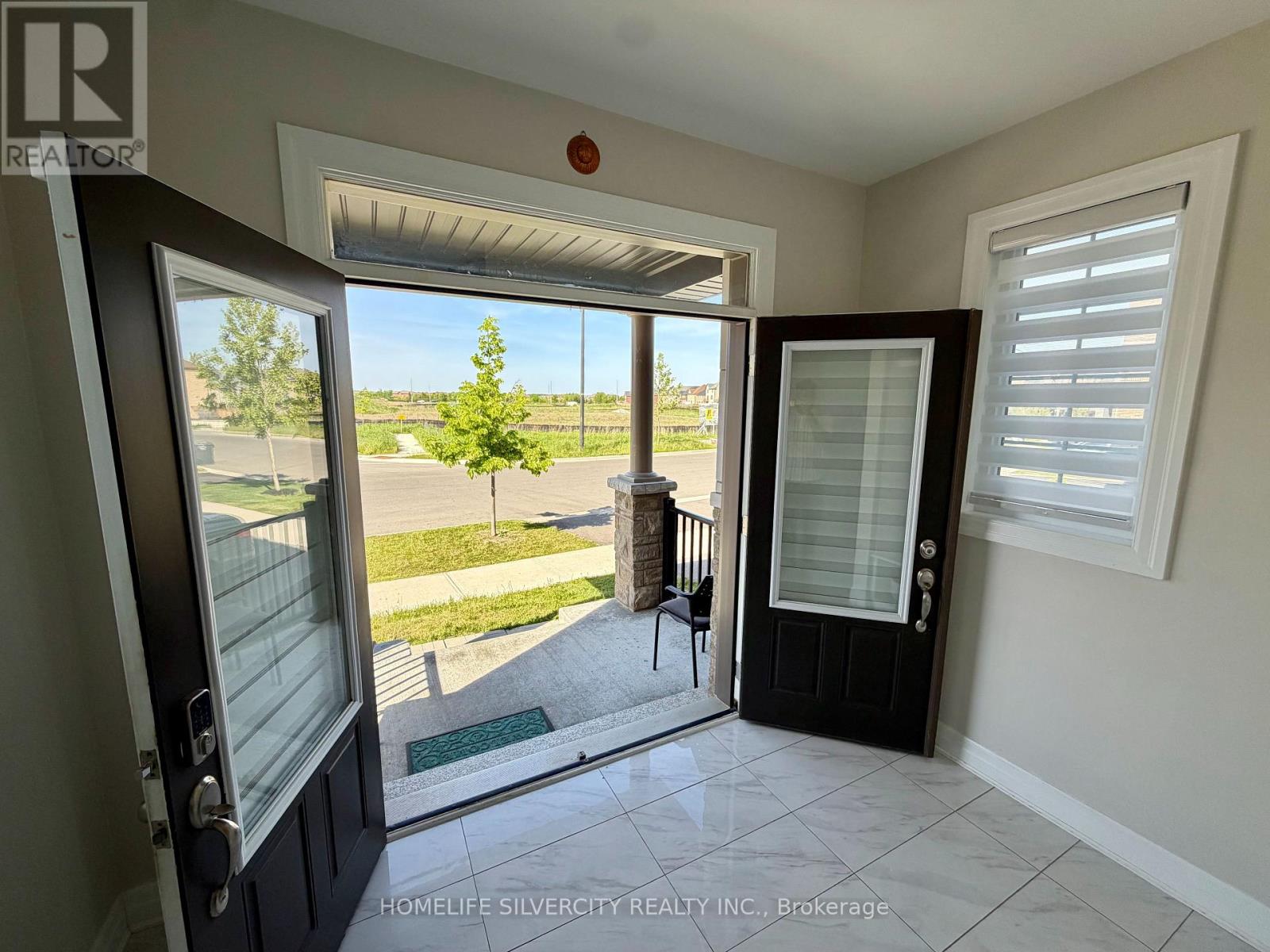 588 QUEEN MARY DRIVE - 5