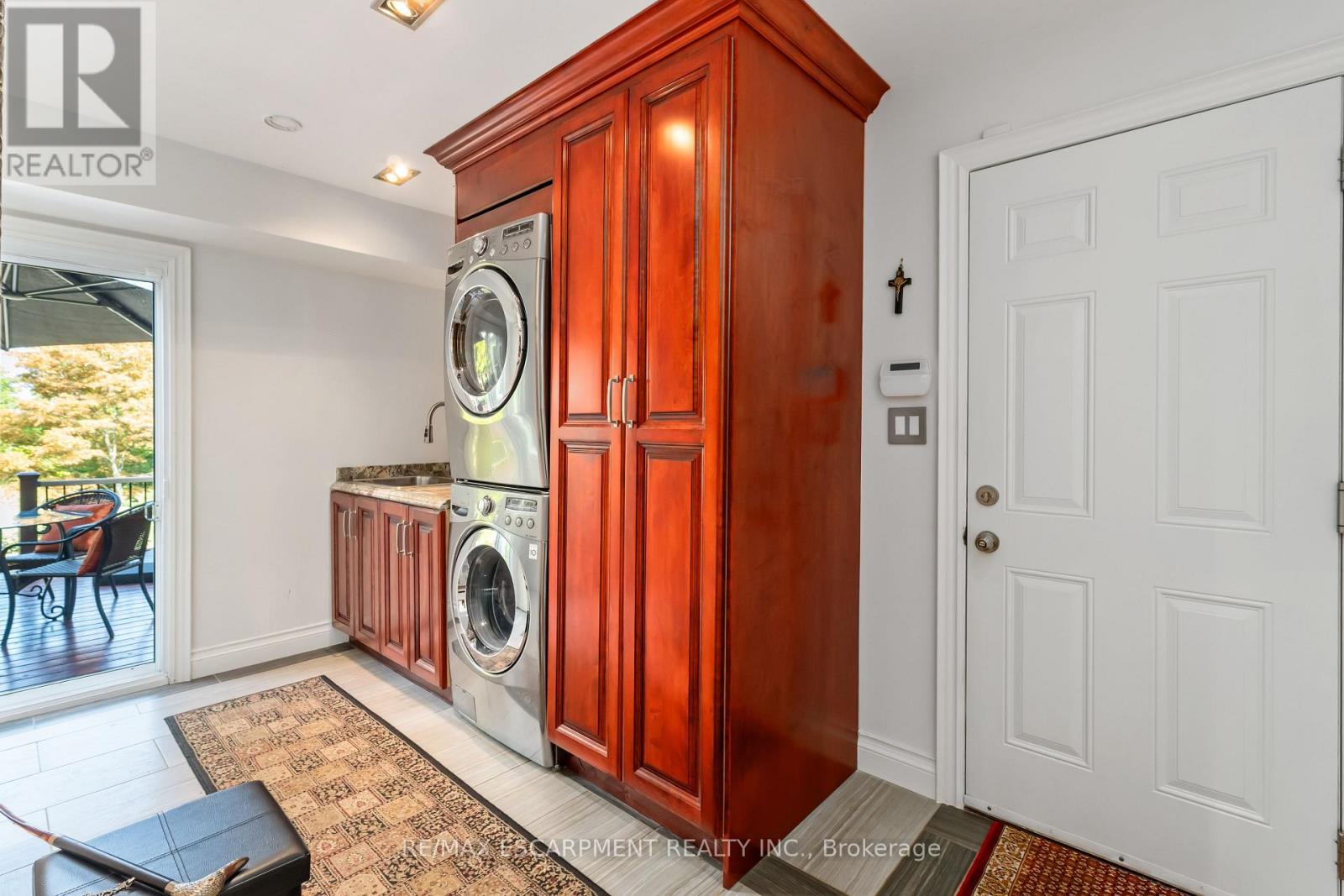 493 RIDGE ROAD E - 24