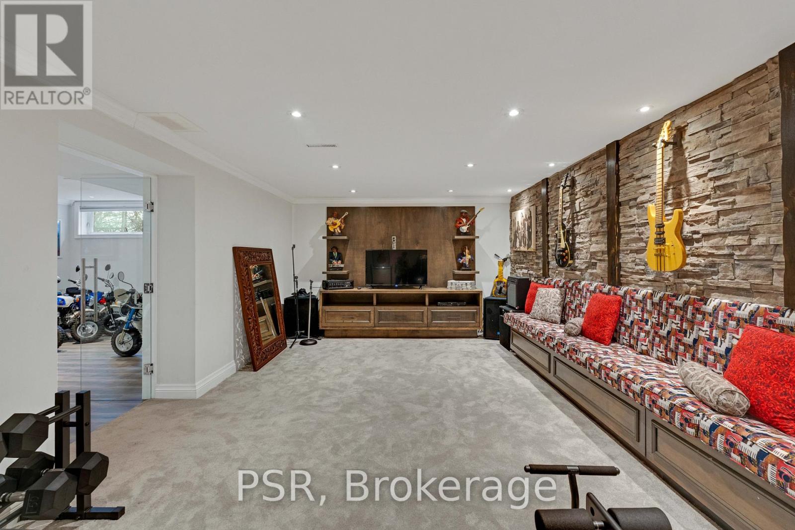 140 RAVENDALE COURT - 30
