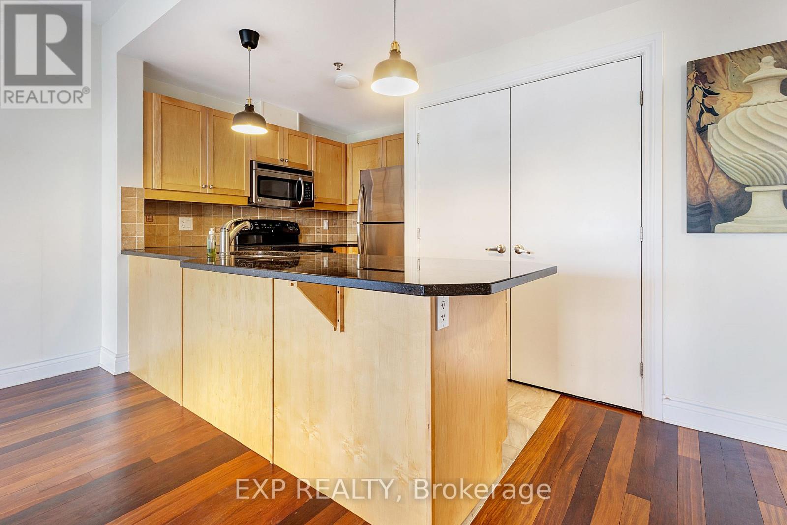 #10 323 WINONA AVENUE - 17