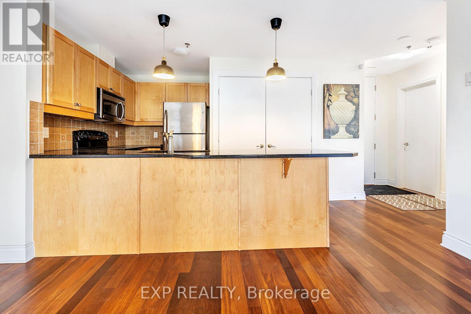 #10 323 WINONA AVENUE - 18
