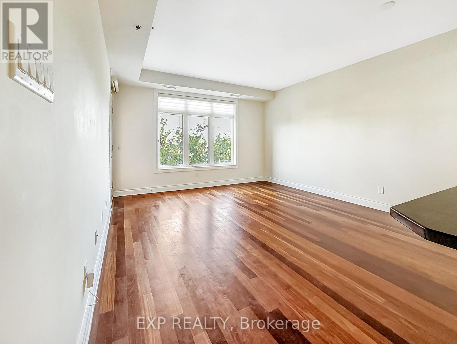 #10 323 WINONA AVENUE - 28