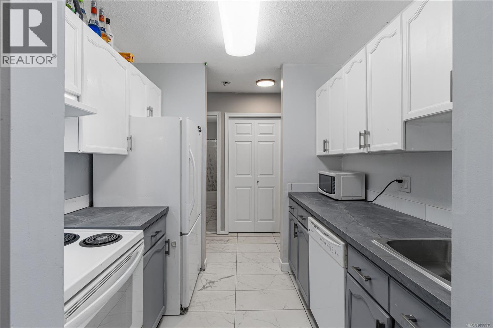 #205 311 Mt. Benson St - 6