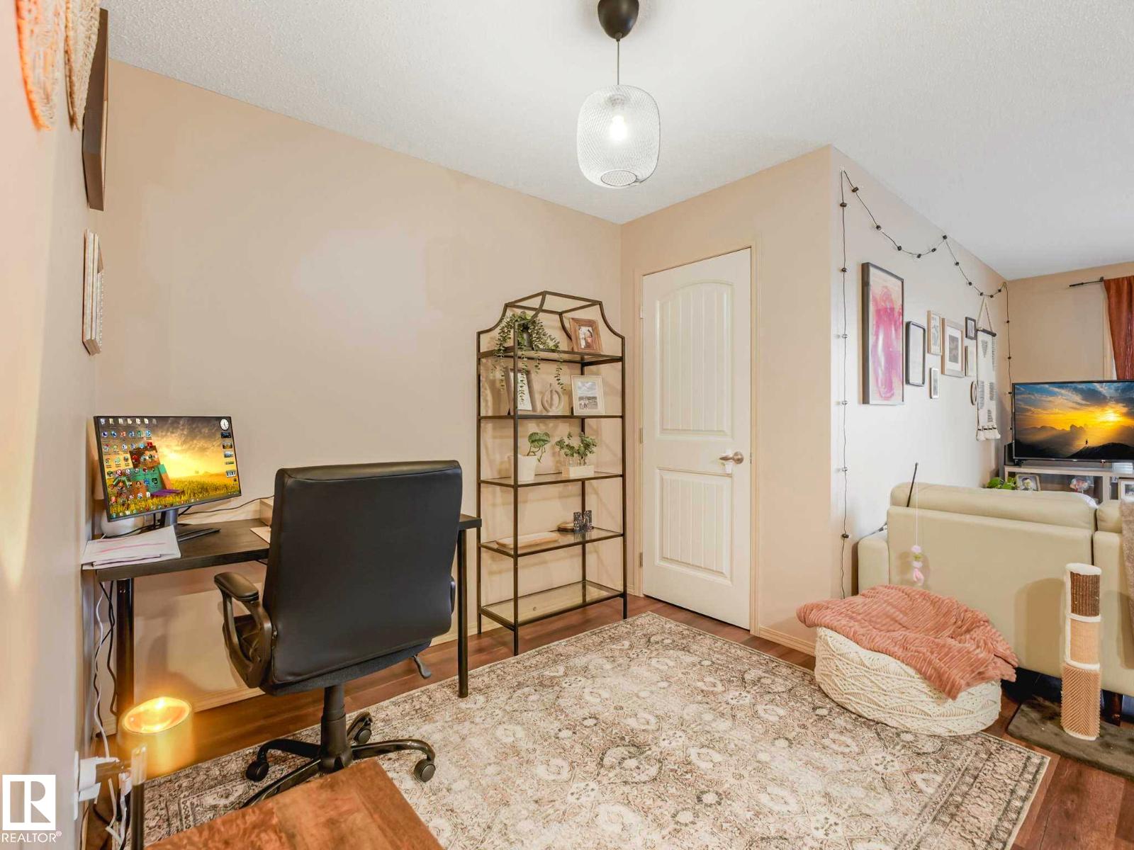 #93 604 62 ST SW - 19
