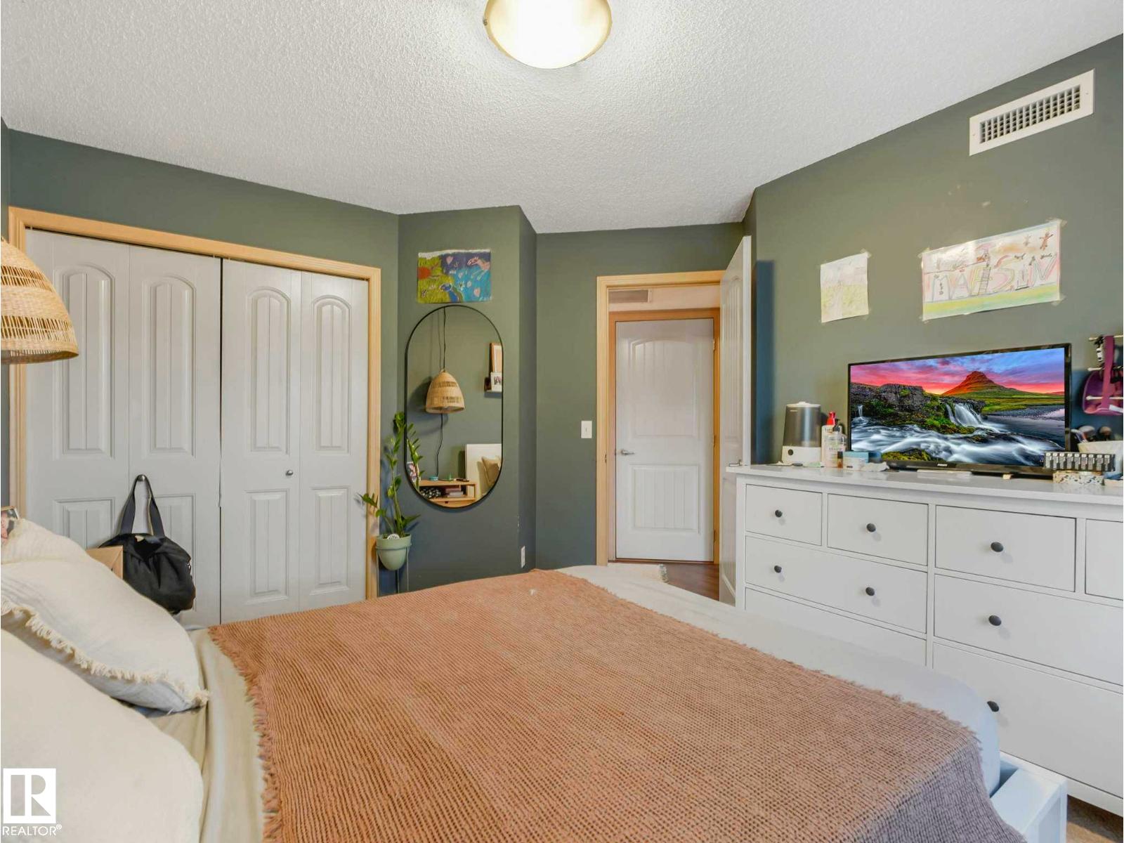 #93 604 62 ST SW - 22