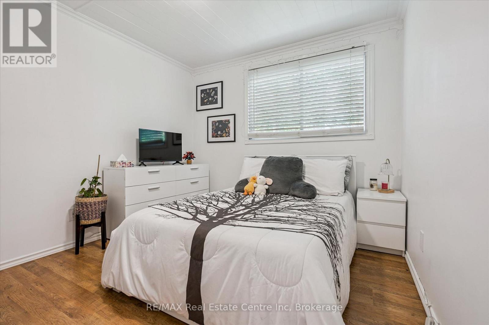289 GARAFRAXA STREET E - 24