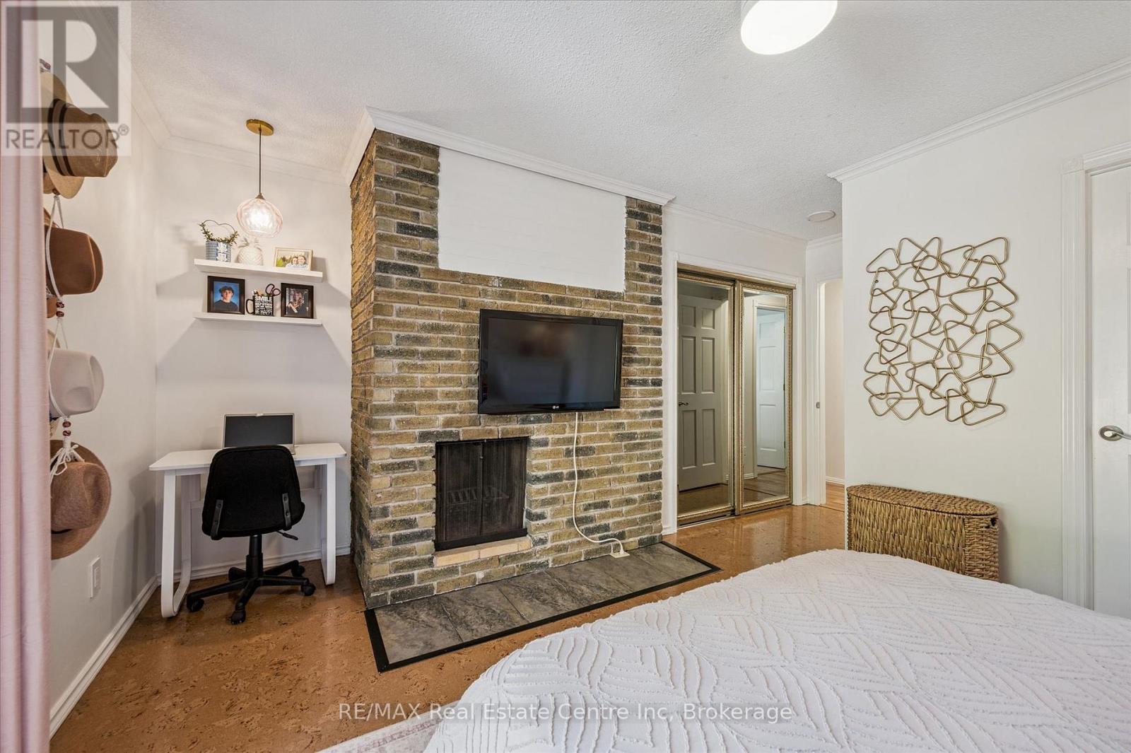 289 GARAFRAXA STREET E - 28