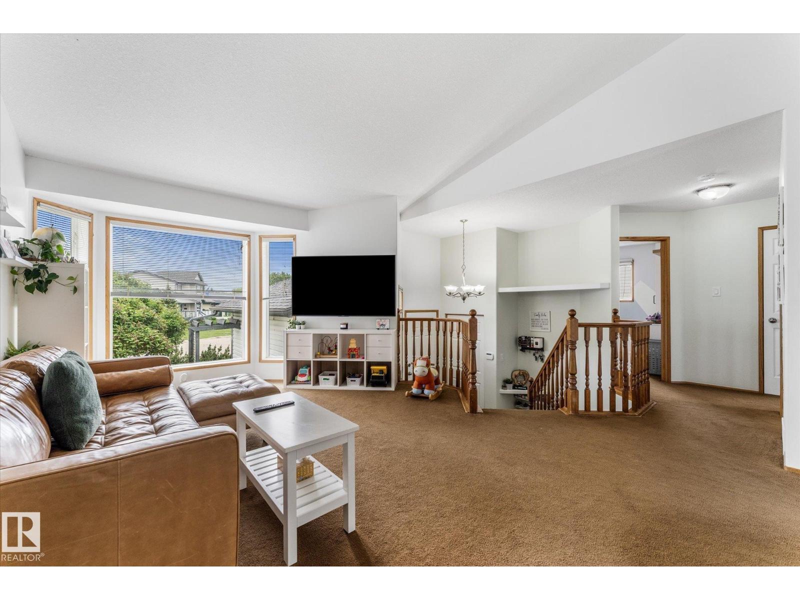 62 HEATHERGLEN CR - 11