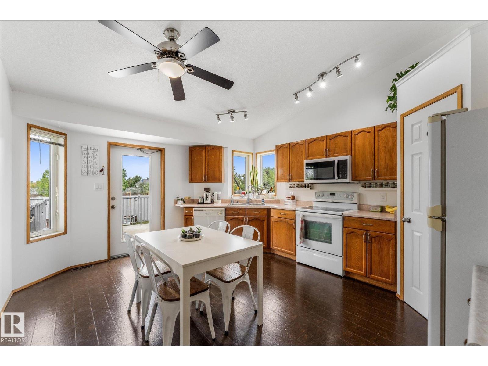 62 HEATHERGLEN CR - 12