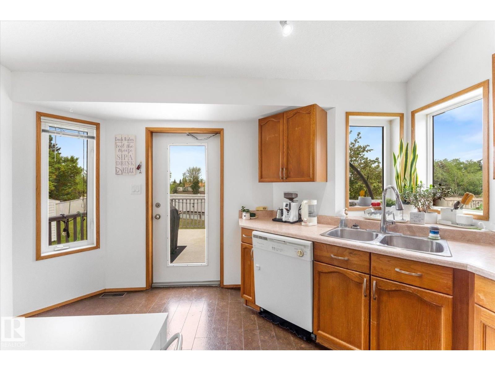 62 HEATHERGLEN CR - 16