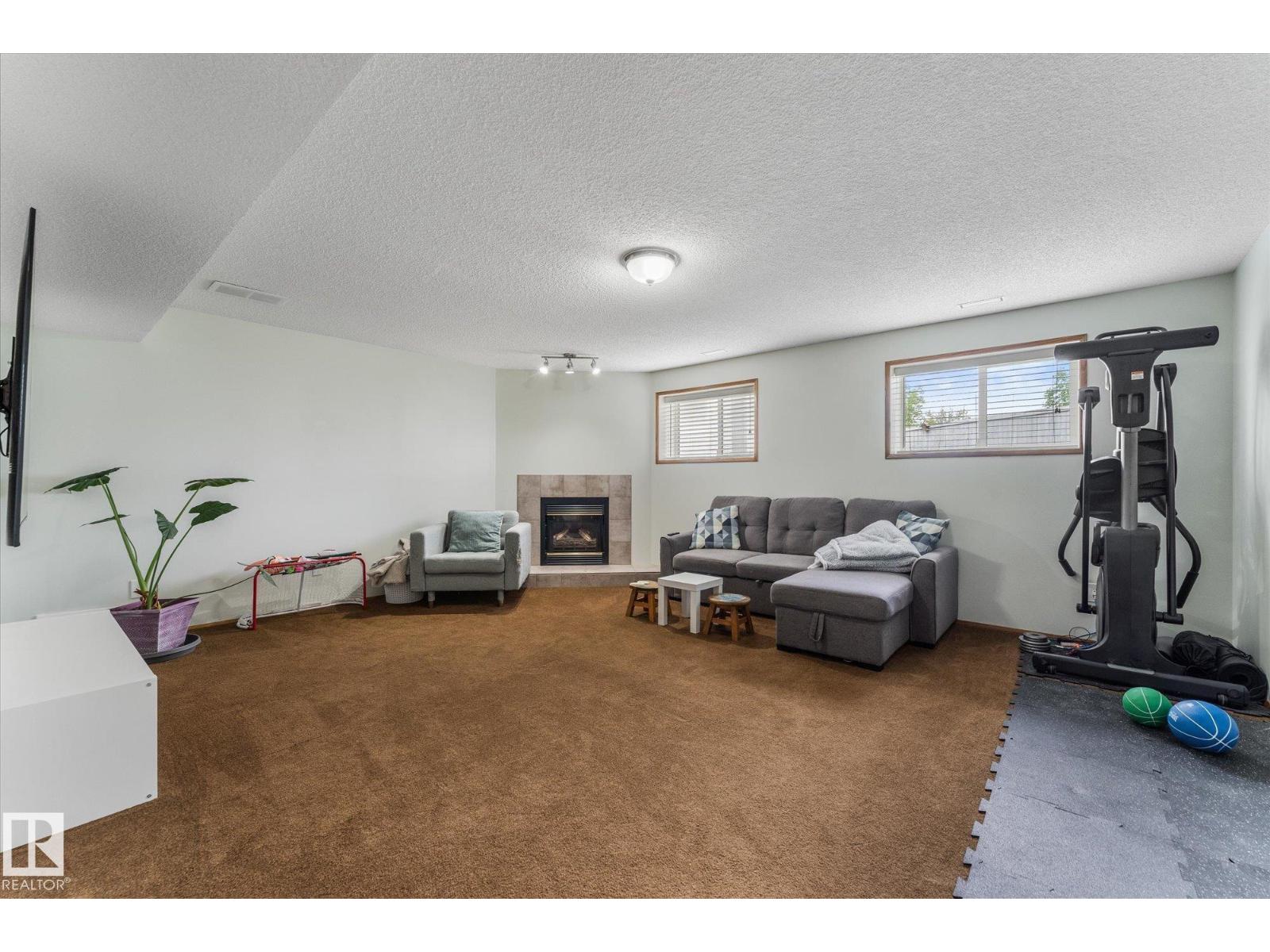 62 HEATHERGLEN CR - 25