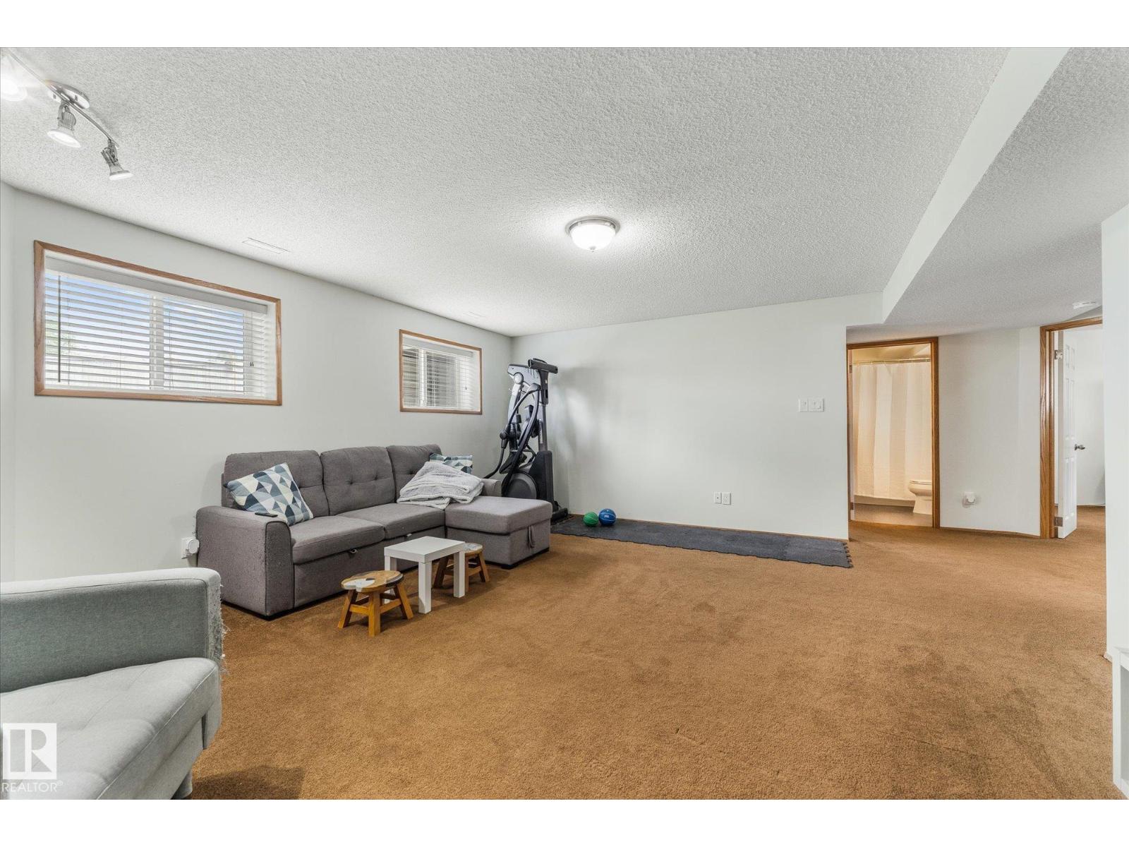 62 HEATHERGLEN CR - 27