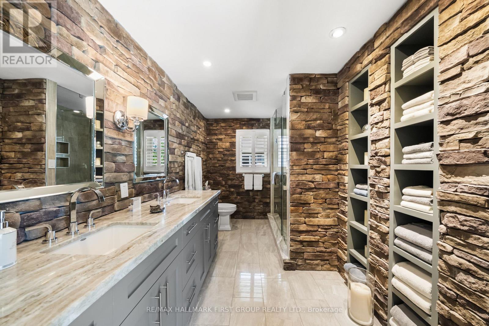 1889 APPLEVIEW ROAD - 18
