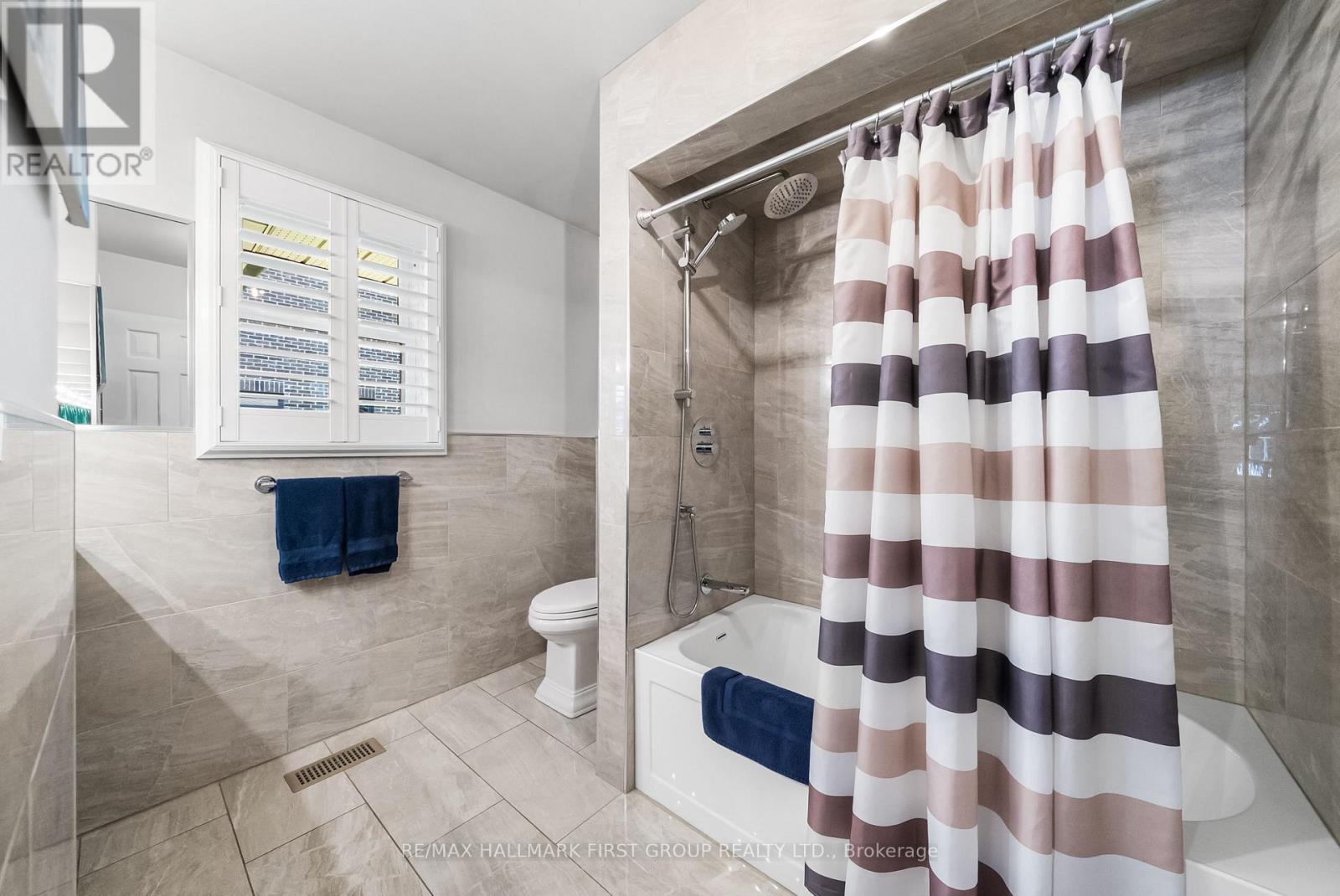 1889 APPLEVIEW ROAD - 28