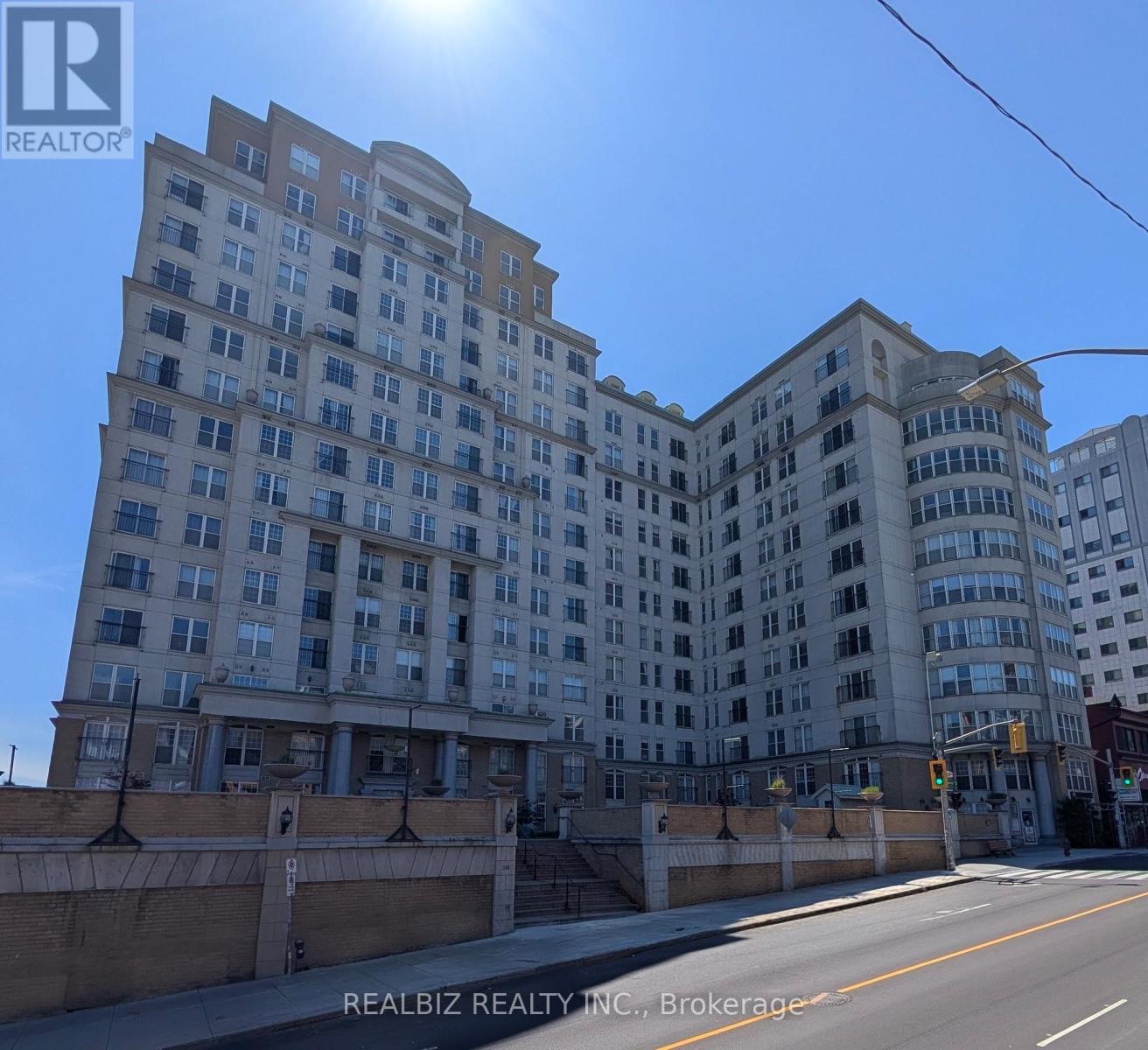 #512 135 JAMES STREET S - 1