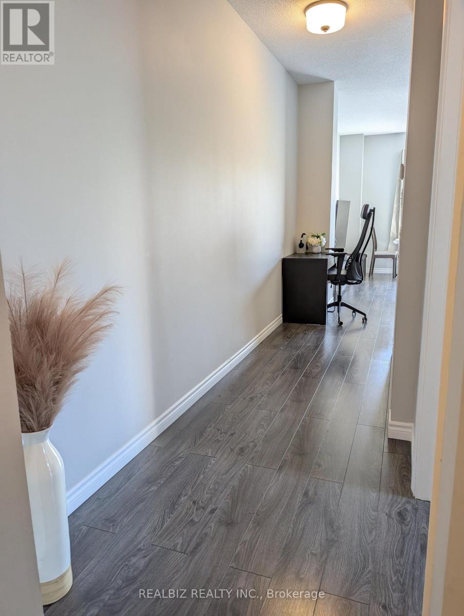 #512 135 JAMES STREET S - 23
