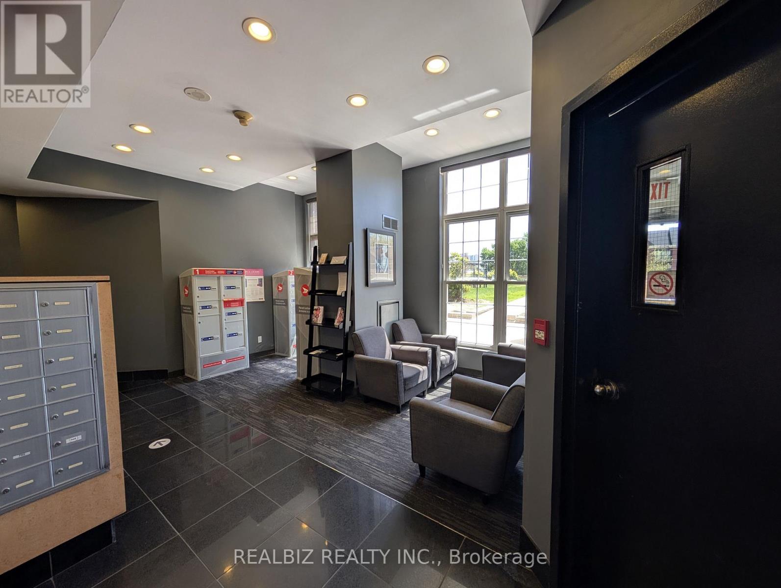 #512 135 JAMES STREET S - 25