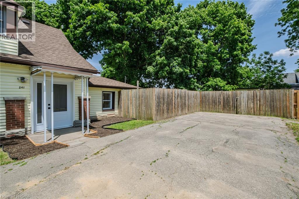 5-bedroom home for sale at 241 TALBOT Street S, Simcoe ON · photo 3 of 31