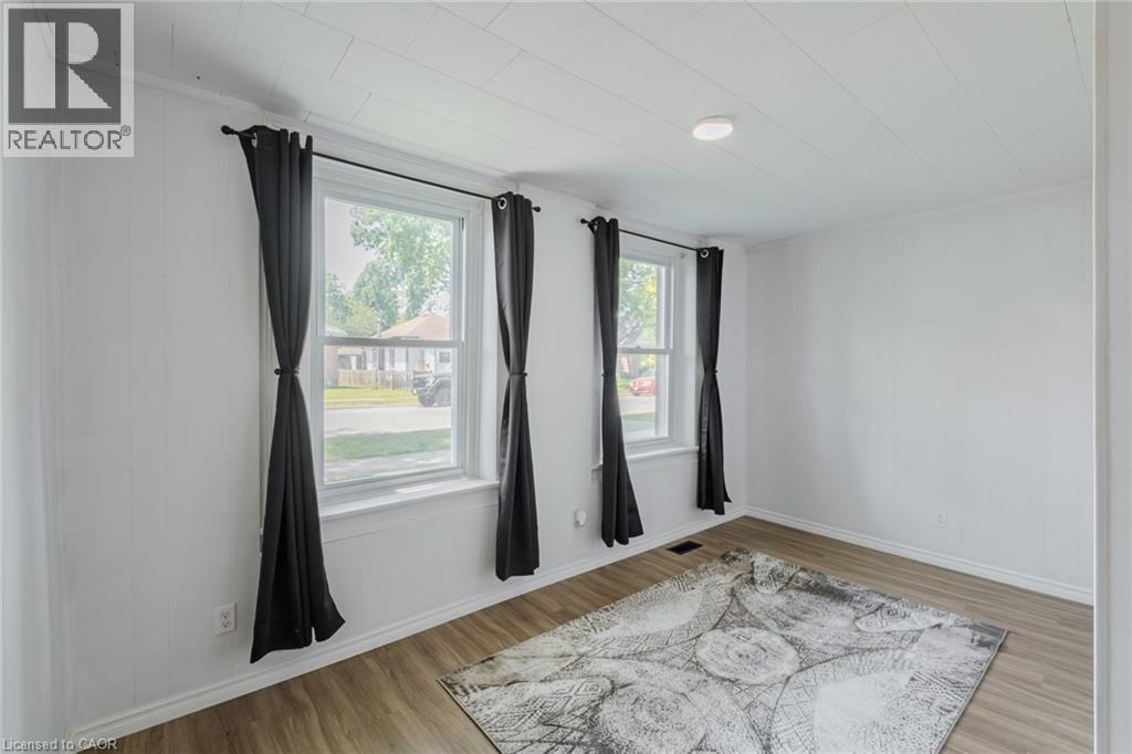 5-bedroom home for sale at 241 TALBOT Street S, Simcoe ON · photo 9 of 31