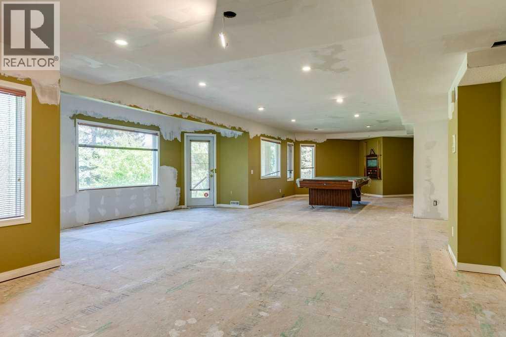 Walkout to back deck and yard