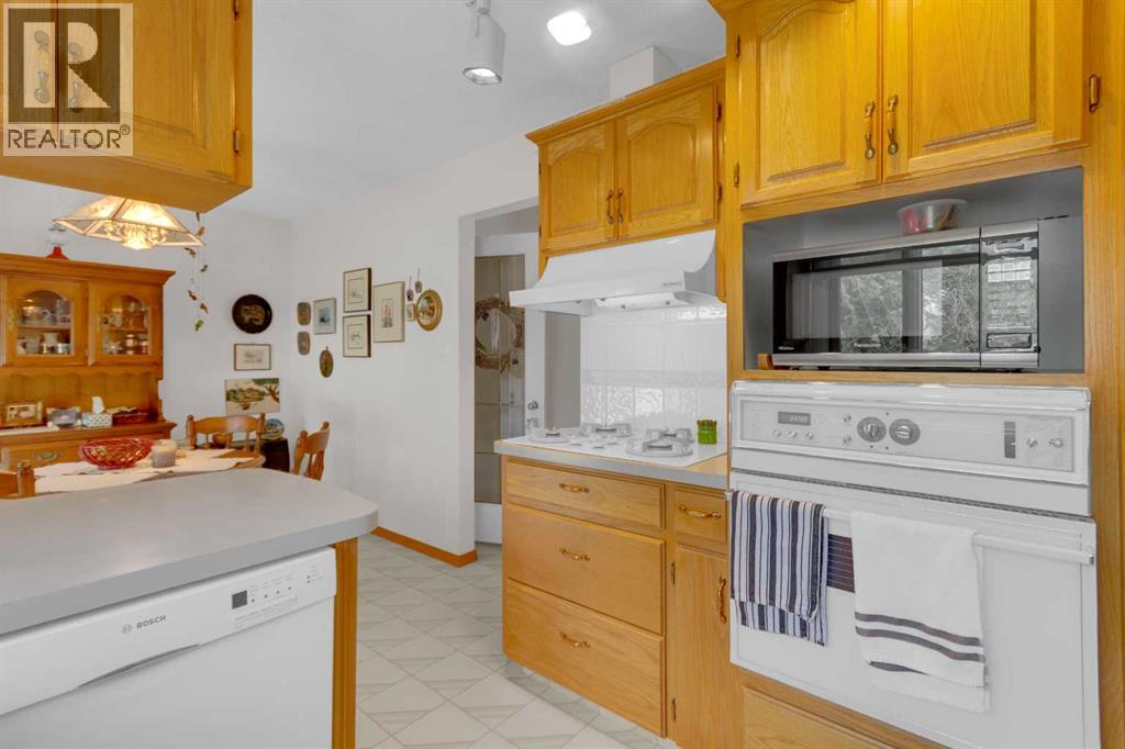 9715 Palishall Road SW - 10