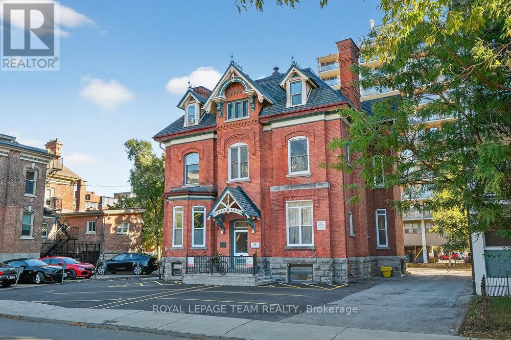 9 Bed, 9 Bath Multi-Family for Sale in Ottawa – 260 SOMERSET STREET W, Ottawa – MLS# X13410670 - Image 49