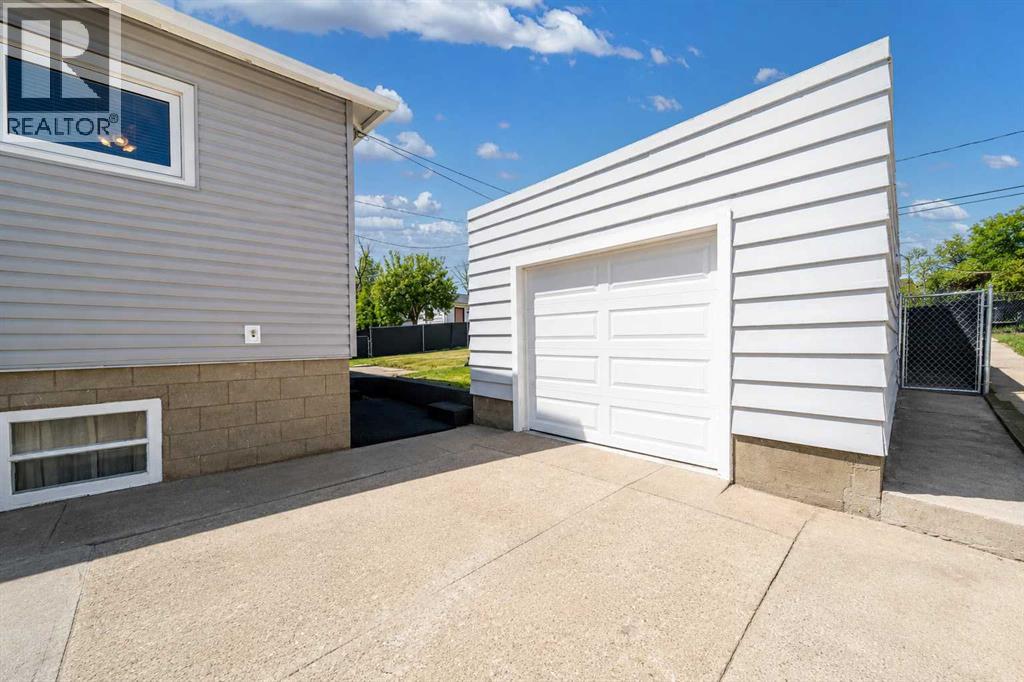 350 4 Street SW - 15