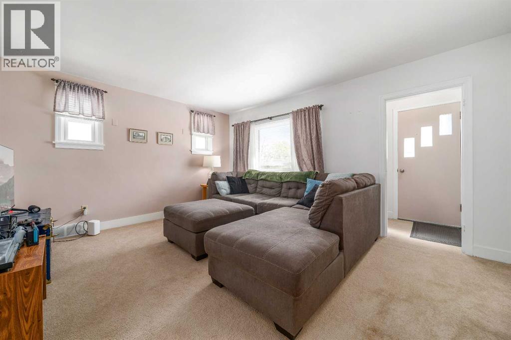 350 4 Street SW - Image 3