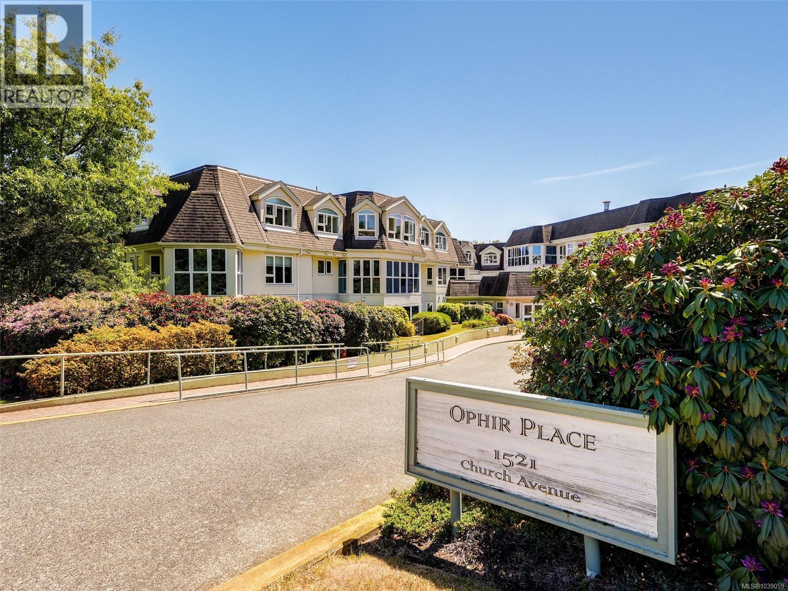 312 1521 Church Avenue, Saanich
