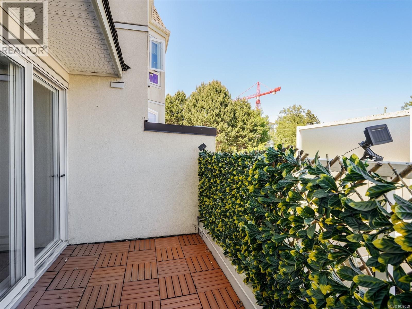 312 1521 Church Avenue, Saanich