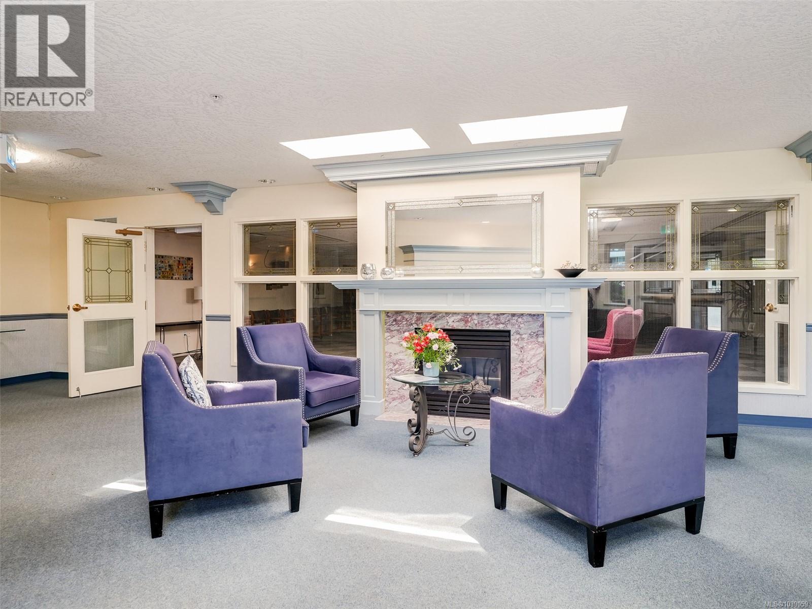 312 1521 Church Avenue, Saanich