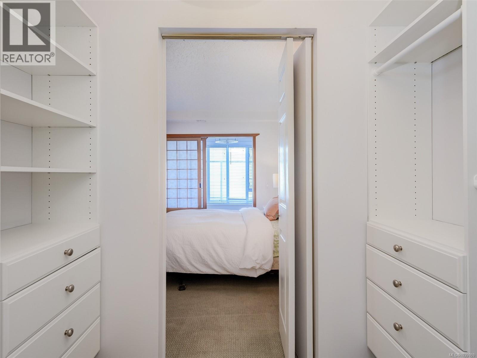312 1521 Church Avenue, Saanich