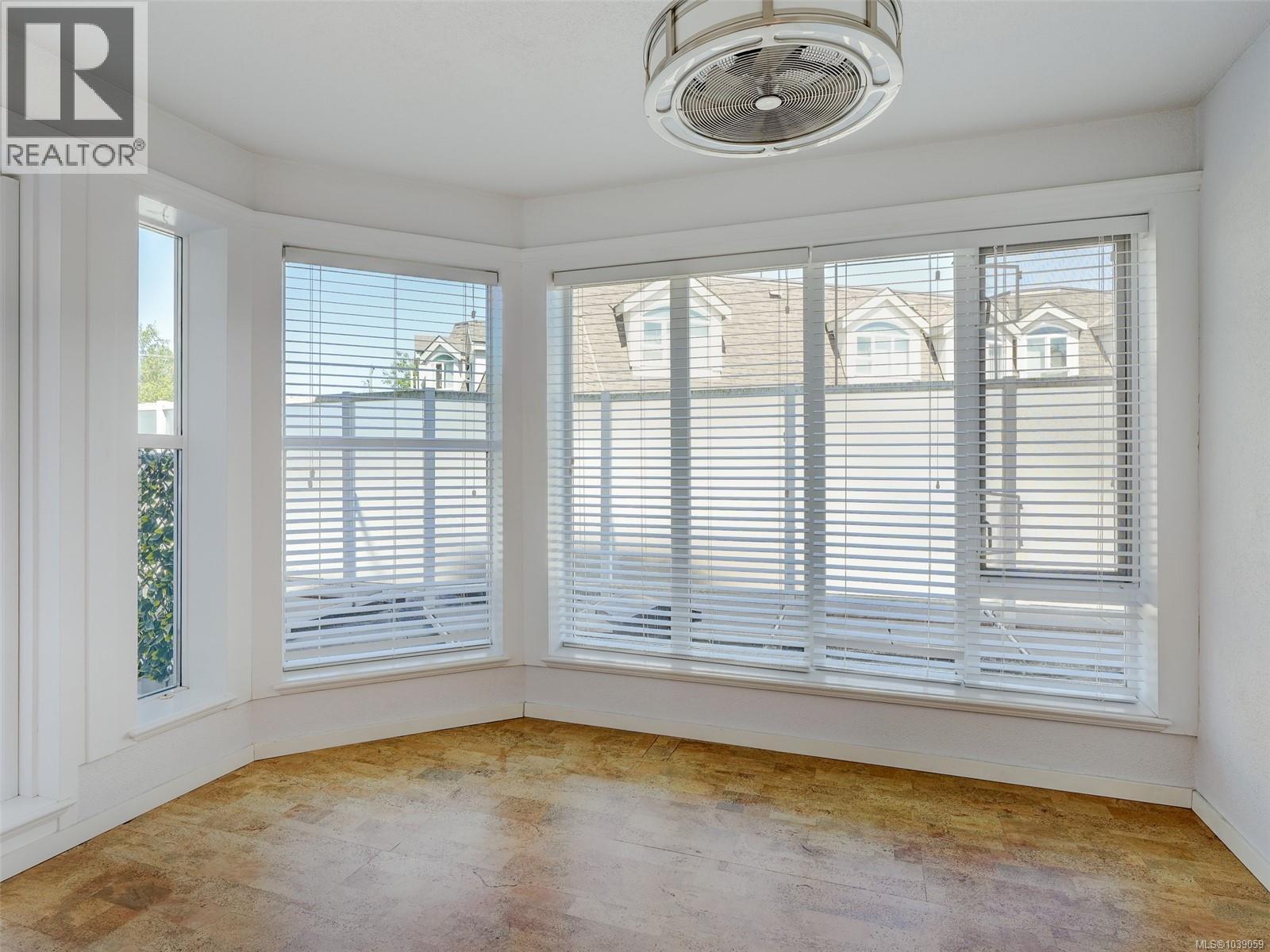 312 1521 Church Avenue, Saanich