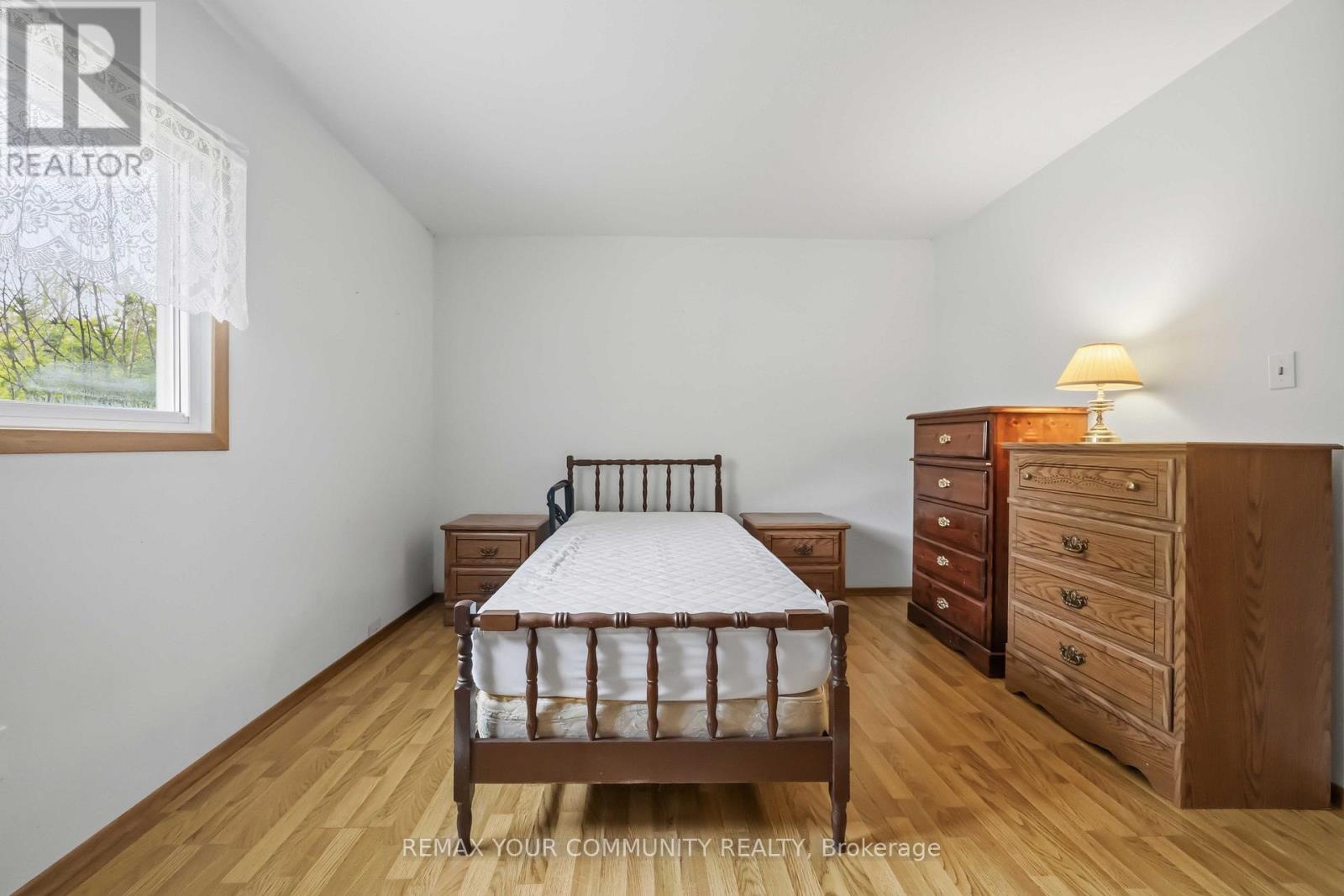 23 LAVIOLETTE AVENUE - 32
