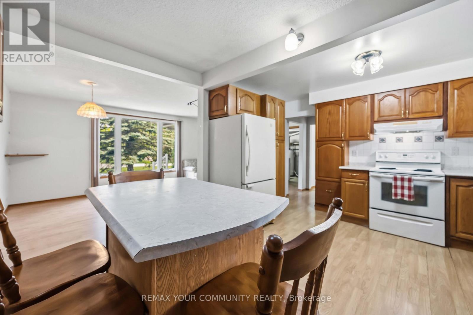 23 LAVIOLETTE AVENUE - 21