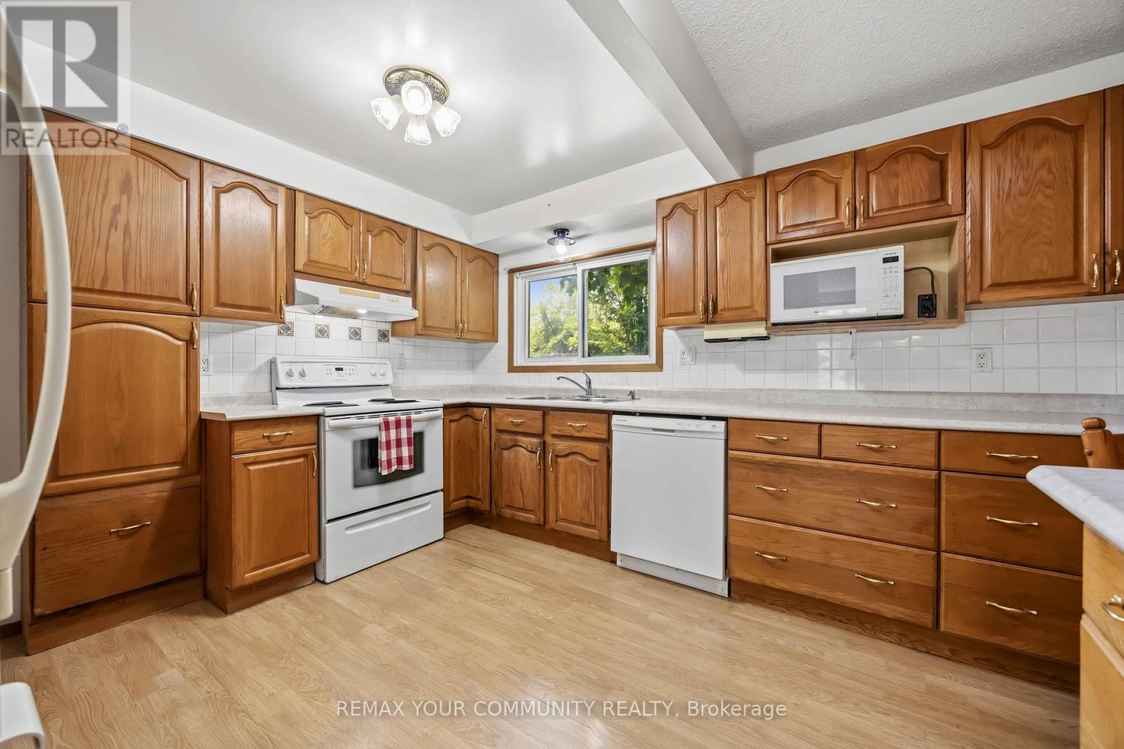 23 LAVIOLETTE AVENUE - 22