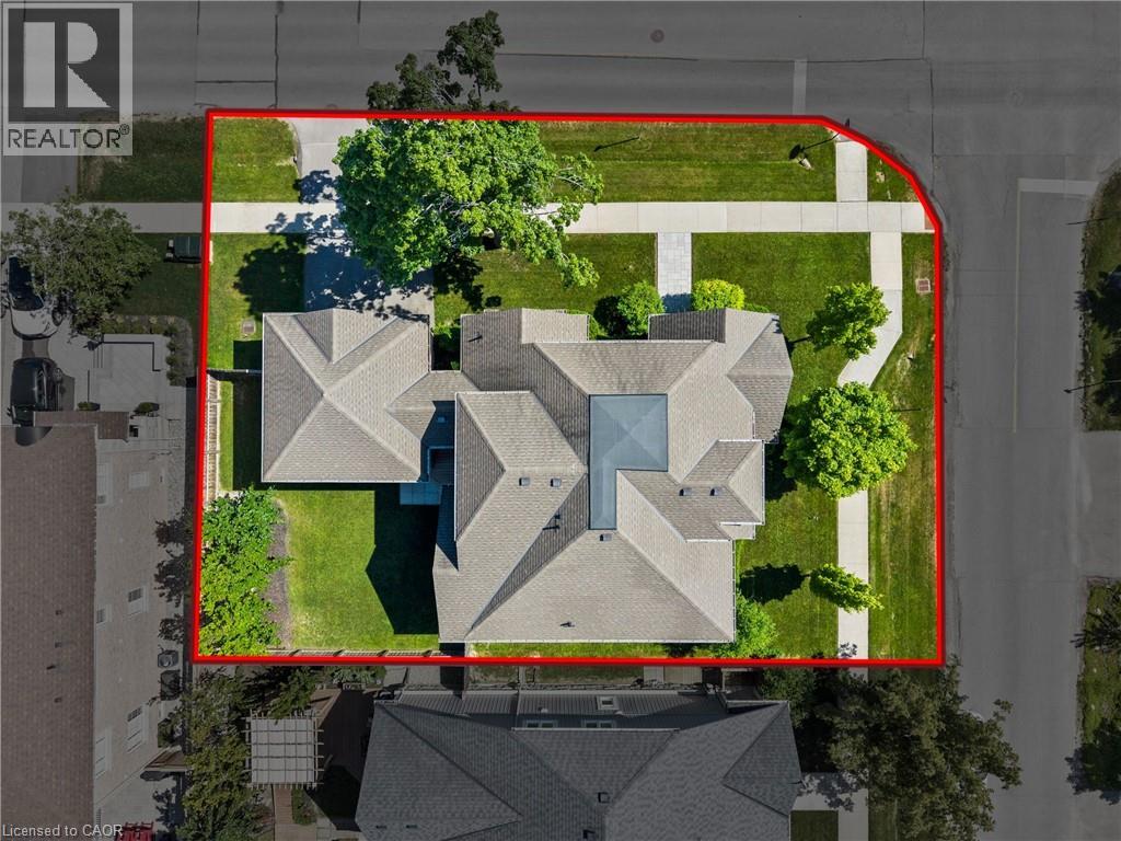 110 W JOHN Street W - 45