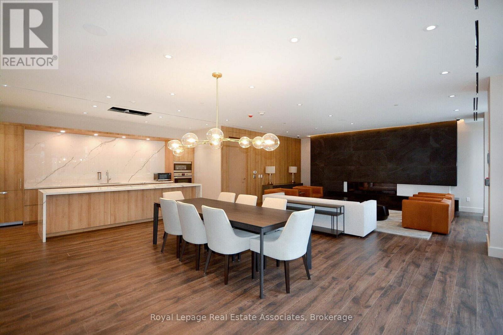 #706 21 PARK STREET E - 31