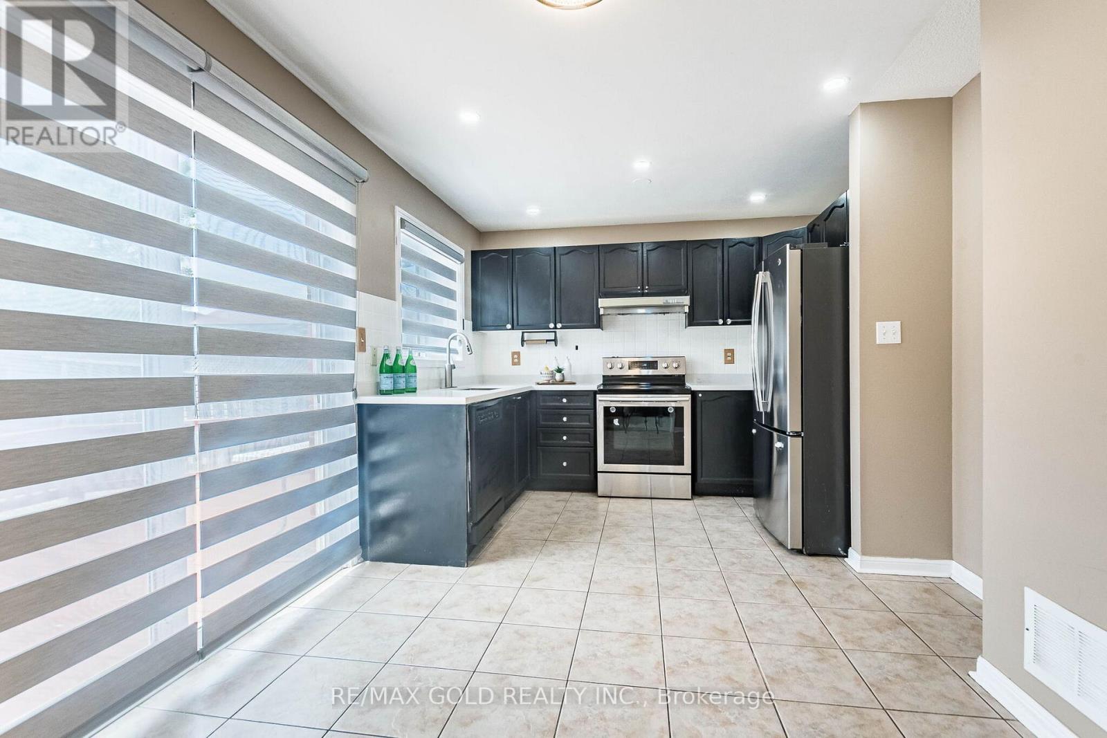 34 WORTHINGTON AVENUE - 15