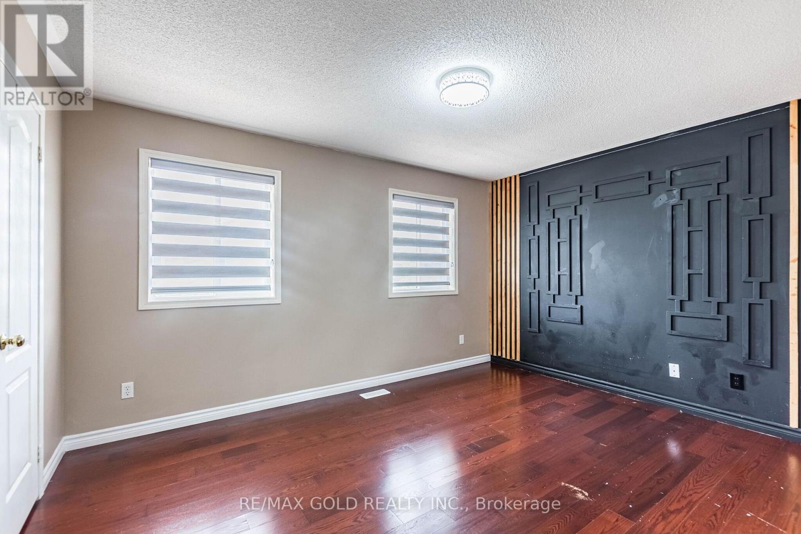 34 WORTHINGTON AVENUE - 21