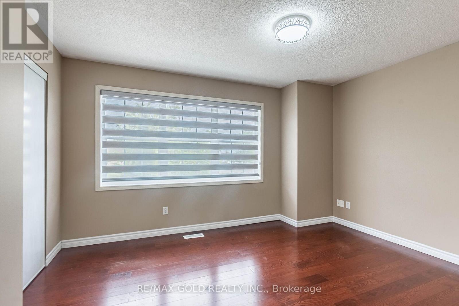 34 WORTHINGTON AVENUE - 25