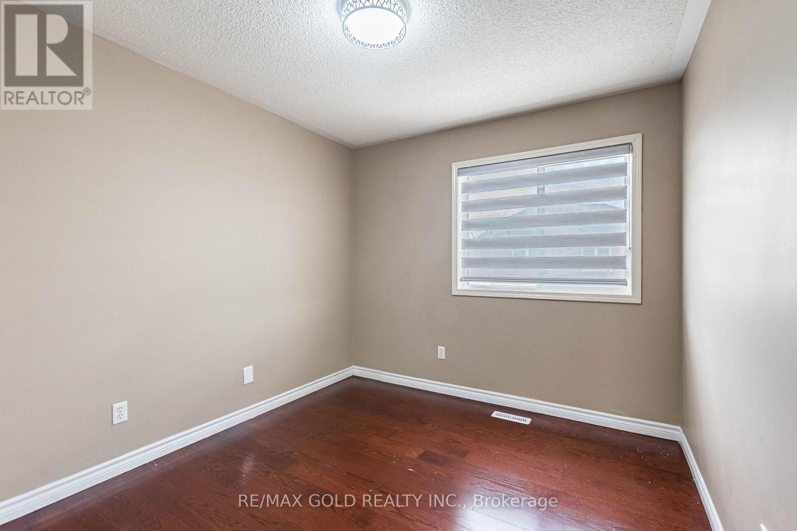 34 WORTHINGTON AVENUE - 27