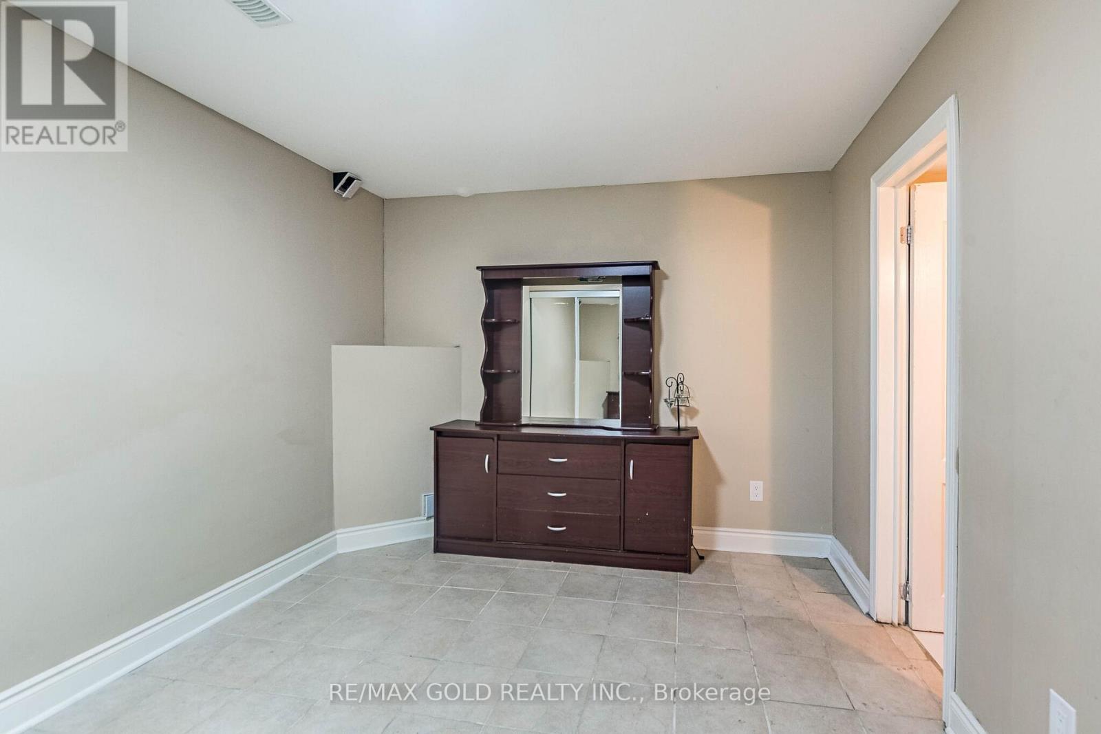 34 WORTHINGTON AVENUE - 33