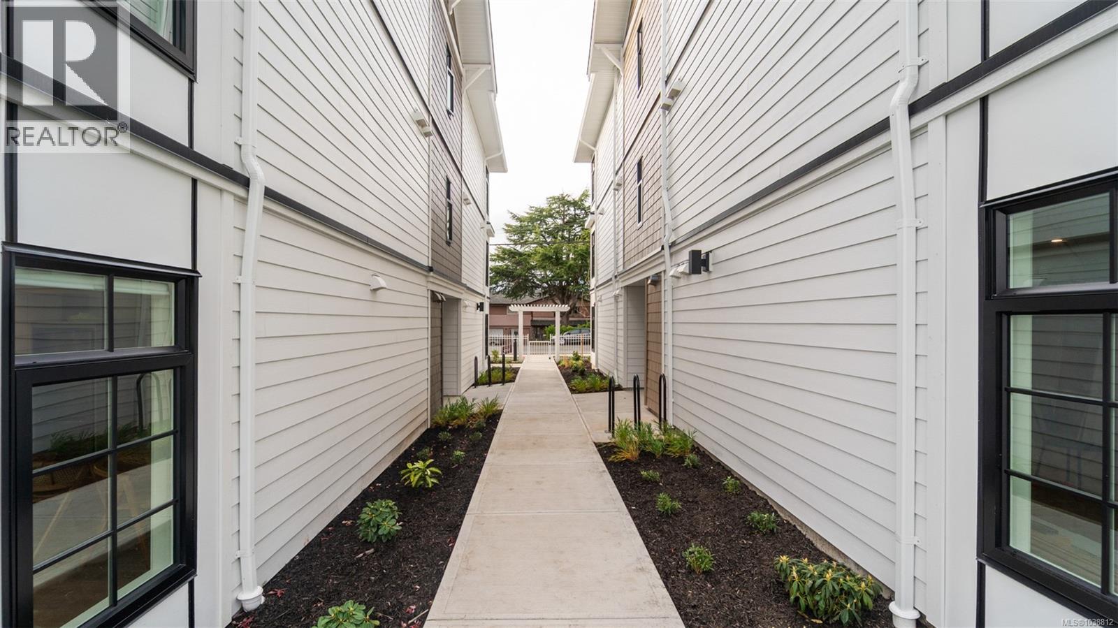 #2304 4201 Tyndall Ave - 5
