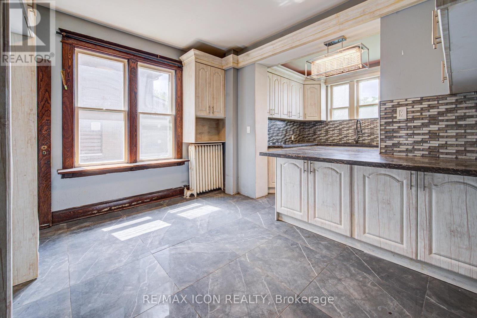 59 IRVIN STREET - 23