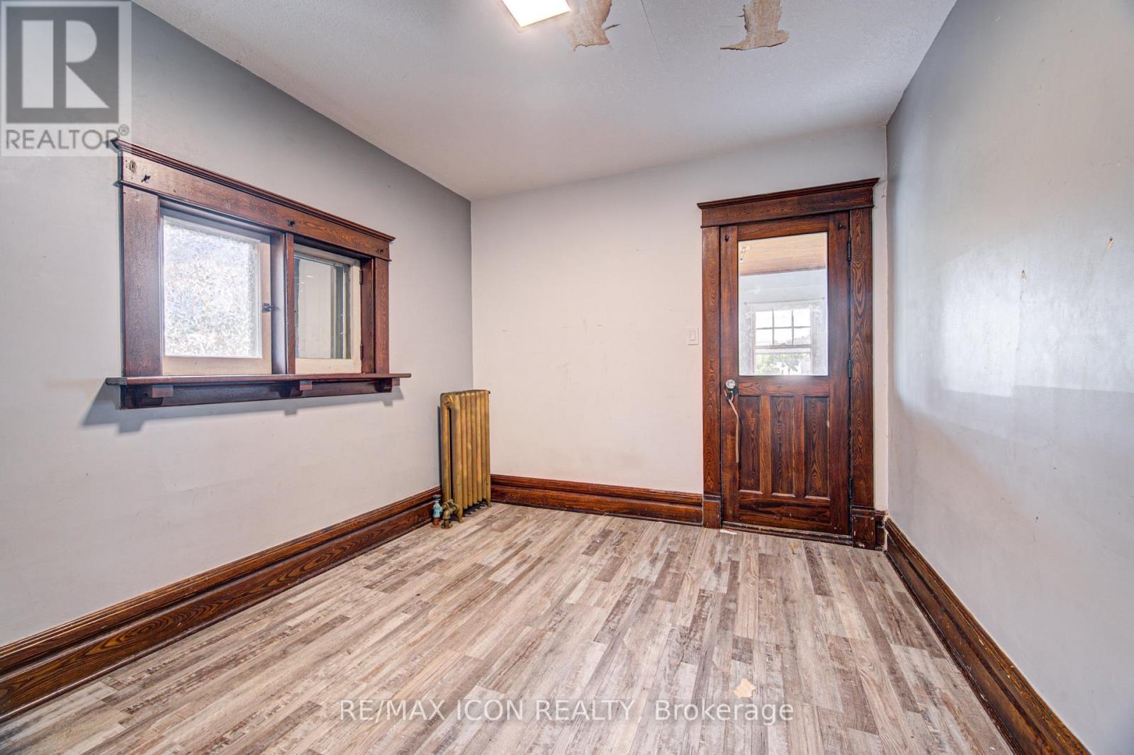 59 IRVIN STREET - 27