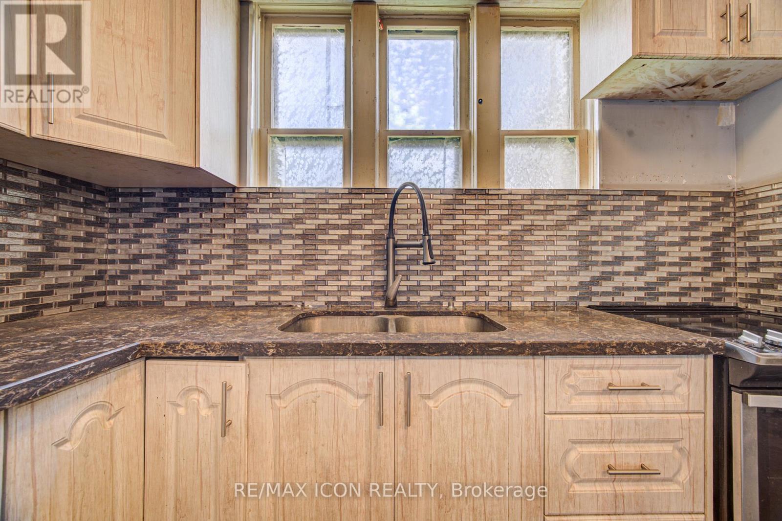 59 IRVIN STREET - 19