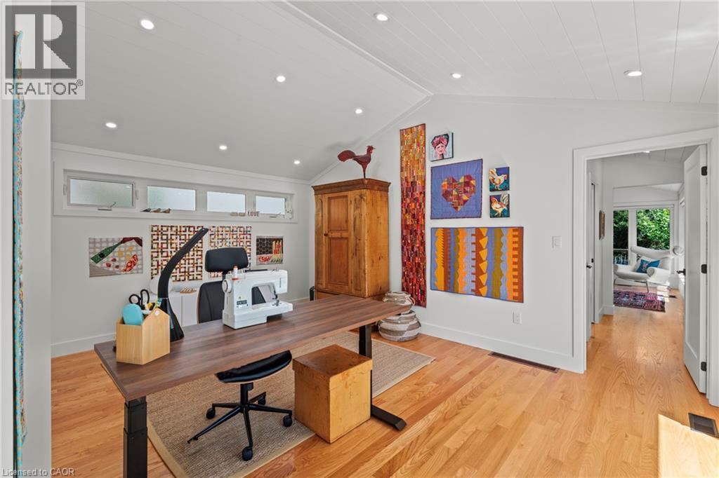 410 VICTORIA Street - 21