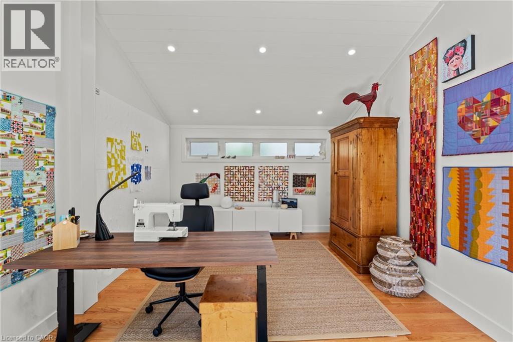 410 VICTORIA Street - 22